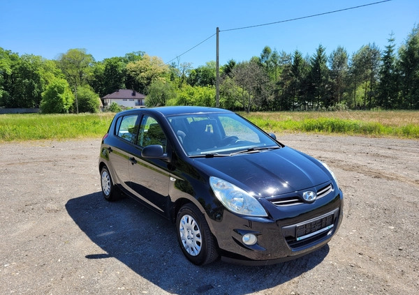 Hyundai i20 cena 17900 przebieg: 79000, rok produkcji 2010 z Kcynia małe 254